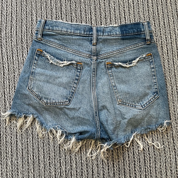 Abercrombie Curve Love | High Rise Mom Short - Picture 4 of 4